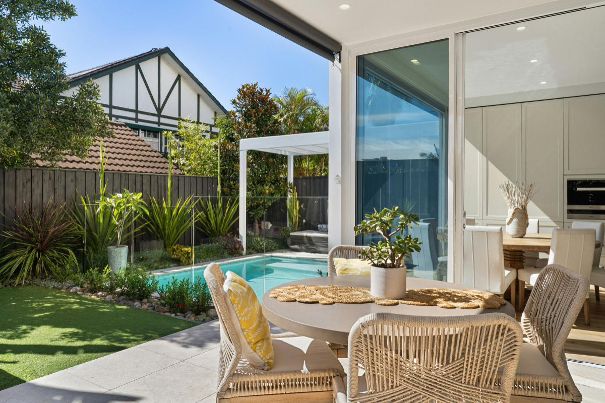 21 Patio Roof Ideas That'll Transform Your Outdoor Space into a Dreamy Oasis! 1 Bathrooms With Black Fixtures 1