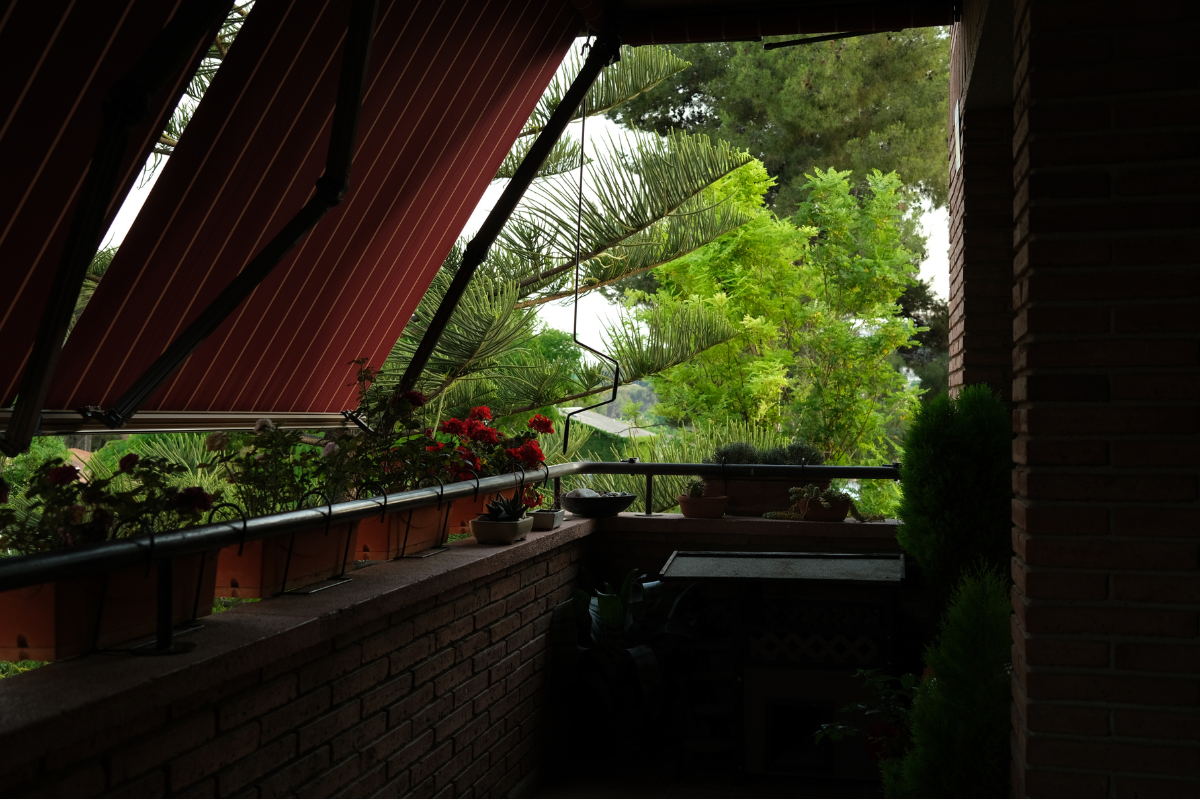24 Garden Balcony Ideas That Will Transform Your Small Space into a Lush Oasis! 4 Bathrooms With Black